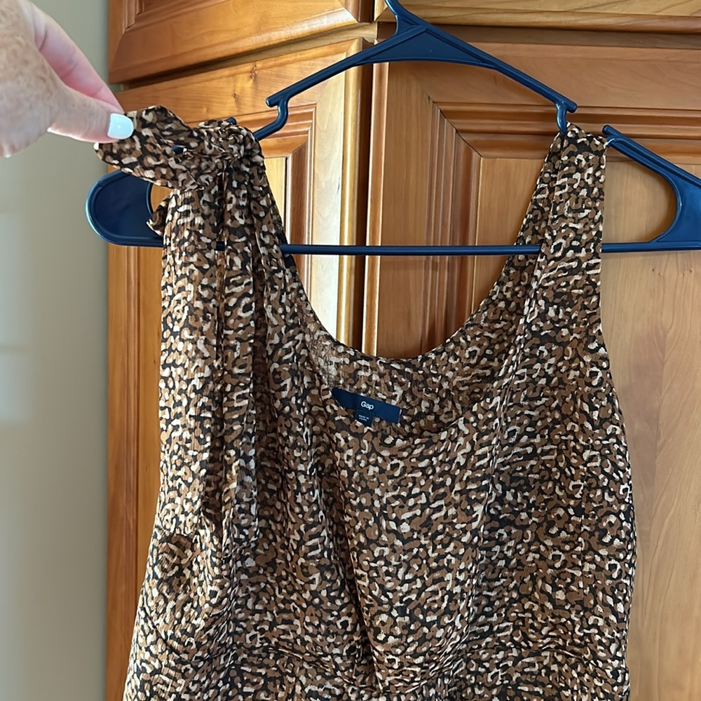 Gap women’s tanktop, size XS, brown/cream, ties at shoulder, leopard like print - Picture 2 of 7
